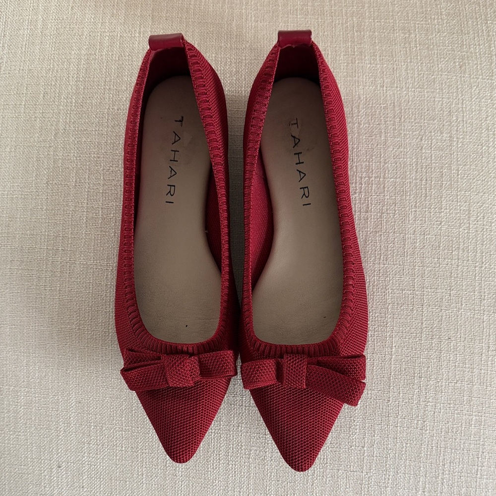 Tahari Women's Red Pointed Toe Bow Flats